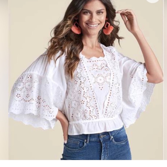 Venus embroidered blouse or crop top it’s a size 2, but it really fits 4 and 6 - Picture 3 of 5